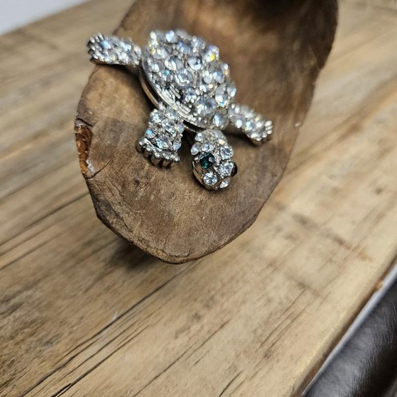 Crystal Avenue - Vintage Rhinestone Crystal Turtle Brooch Pin - Picture 5 of 6